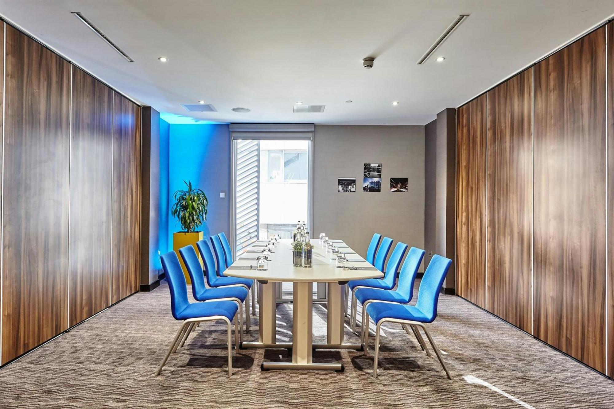 Отель Montcalm East, Autograph Collection 5*