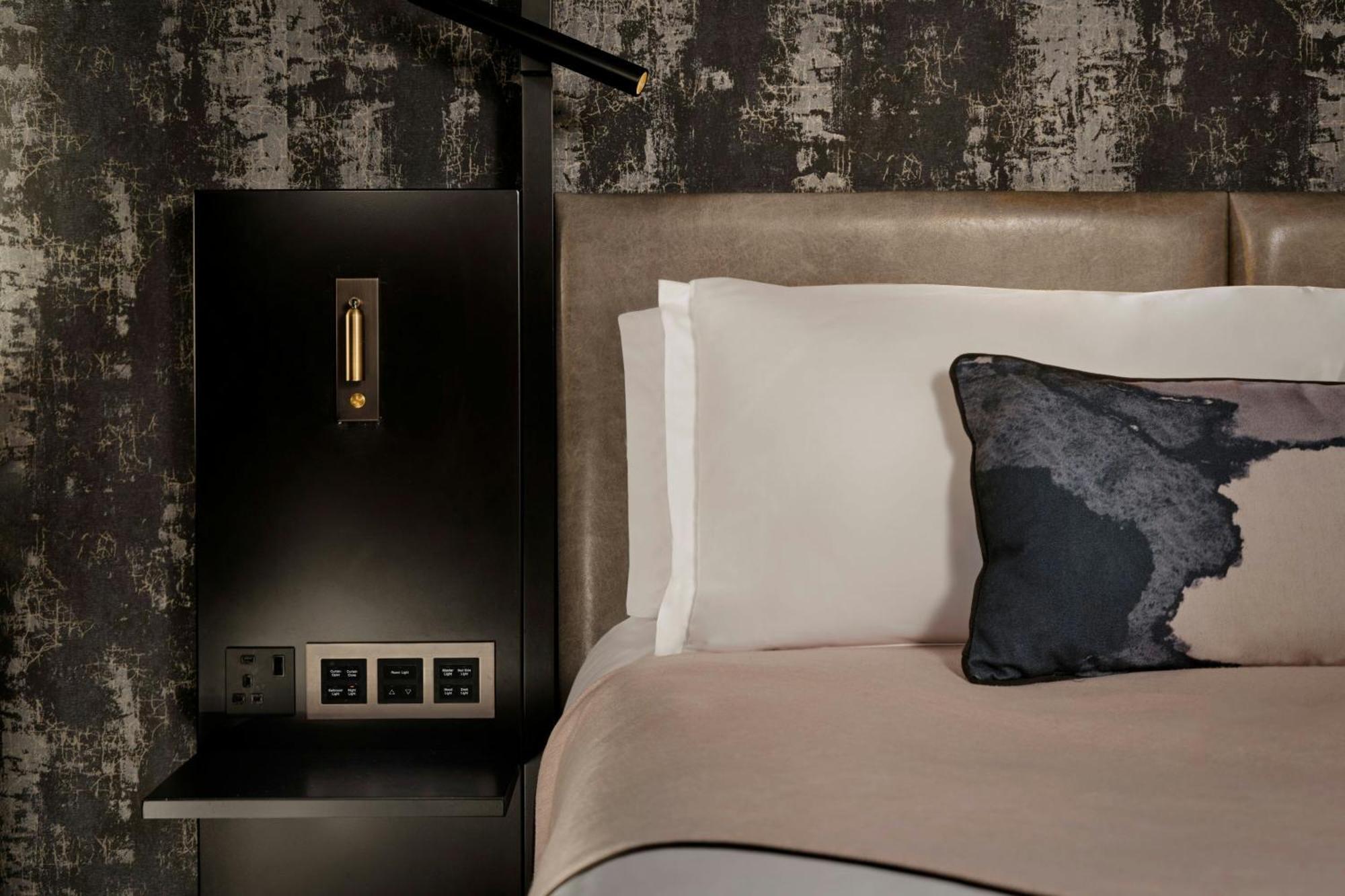Montcalm East, Autograph Collection 5* Лондон