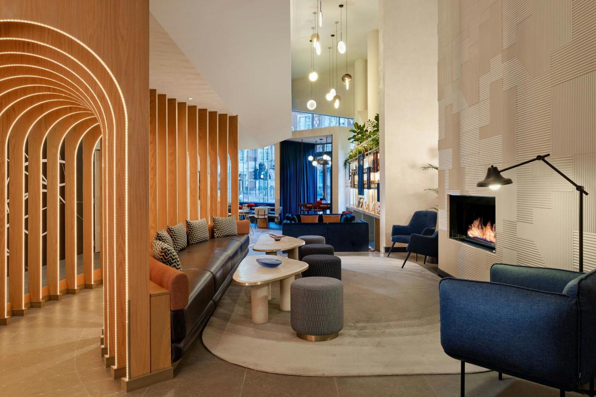 Montcalm East, Autograph Collection 5* Лондон